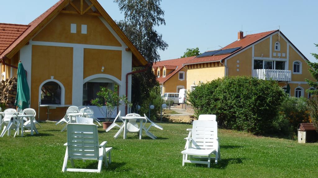 Hotel Aldos Panzio Farád Exterior foto