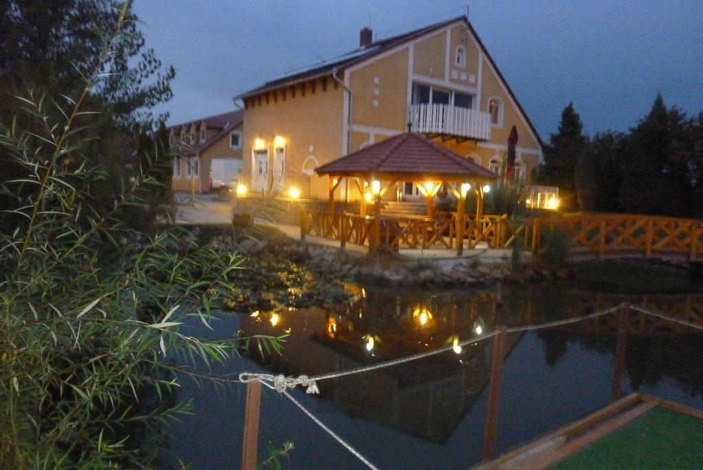 Hotel Aldos Panzio Farád Exterior foto
